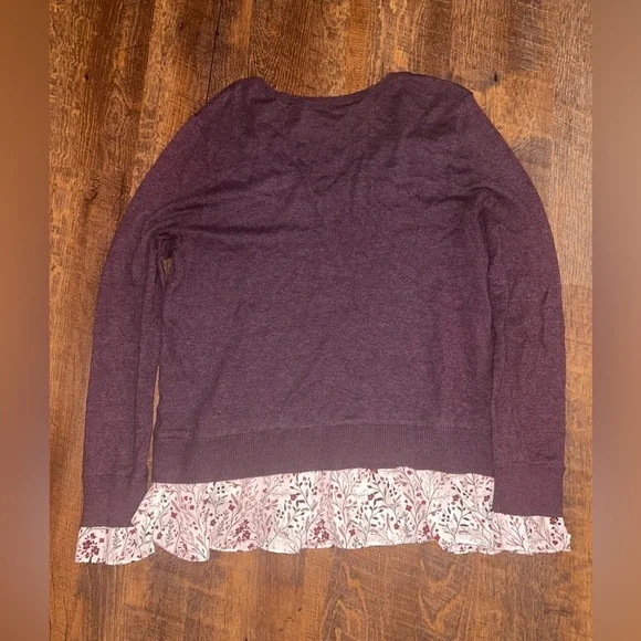 Loft Outlet Sweater Women’s Medium Purple Ruffle Hem Floral V-Neck Pullover - Picture 3 of 4